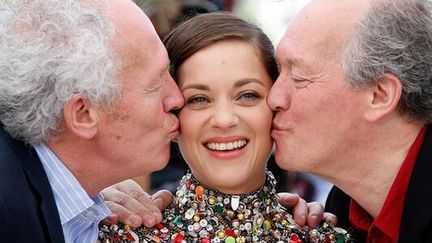 Les frères Dardenne et Marion Cotillard au photocall à Cannes.
 (Valery Hache / AFP )