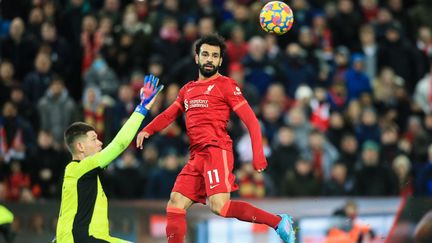 Mohamed Salah&nbsp;a converti deux penalties&nbsp;lors du match qui opposait Liverpool à Leeds, mercredi&nbsp;23 février. (LINDSEY PARNABY / AFP)