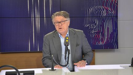 Gilbert Collard, député FN du Gard. (JEAN-CHRISTOPHE BOURDILLAT / RADIO FRANCE)