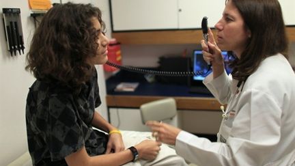 Examen dans le cabinet d'un médecin américain (Joe Raedle - Getty Images - AFP)