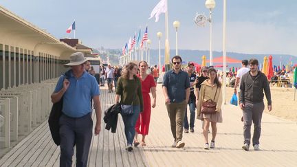 Deauville envahit par les festivaliers à l'occasion du Festival du&nbsp;cinéma américain (France 3 / J. Perrotte / S. Daniel / J. Howlett / J-M. Guillaud / S. L'Hote)