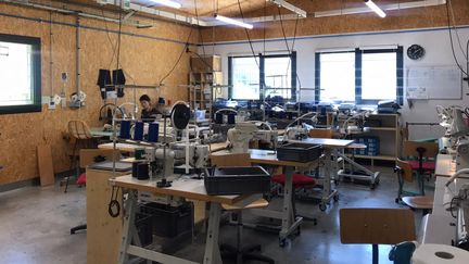 L'entreprise Tuffery fabrique des jeans à Florac (Lozère). Photo d'illustration. (LAURE DEBEAULIEU / FRANCE-INFO)