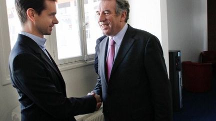 François Bayrou avec le fondateur de twitter (THOMAS SAMSON / AFP)