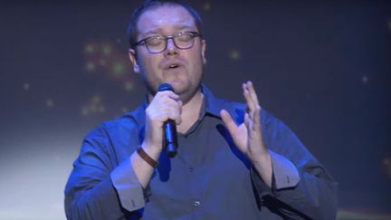 Alexandre Milloch, candidat français au championnat du monde de karaoké 2019. (CAPTURE D'ÉCRAN WKC)