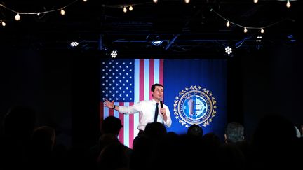 Pete Buttigieg, le 4 février 2020, à Portsmouth (New Hampshire), au lendemain des "caucus" de l'Iowa qui marquent le début des primaires des démocrates. (SPENCER PLATT / GETTY IMAGES NORTH AMERICA / AFP)