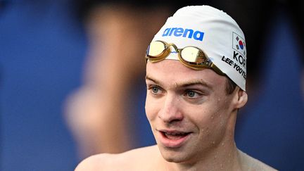 Alors que l'on attendait un magnifique duel face au Suisse Noè Ponti, le Toulousain Léon Marchand a largement dominé la finale du 100m 4 nages de la Coupe du monde de natation en petit bassin de Singapour. En 49"92, il bat le record de France, d'Europe et de la Coupe du monde de la spécialité.