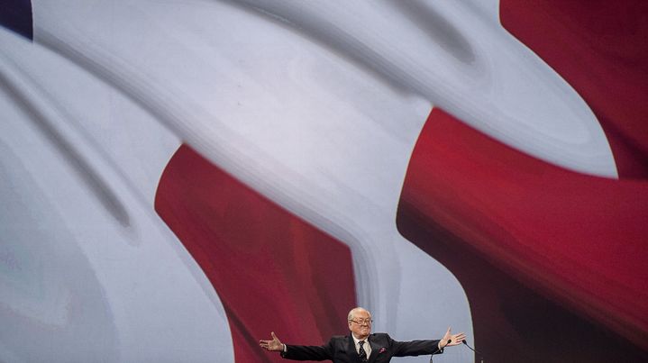 Jean-Marie Le Pen sur sc&egrave;ne &agrave; Lyon pour le congr&egrave;s du Front National, le 29 novemvre 2014. (JEFF PACHOUD / AFP)