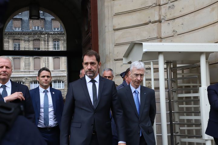 Christophe Castaner, ministre de l'intérieur (au centre), et Didier Lallement, préfet de police de Paris (à droite), le 3 octobre 2019, après l'attaque au couteau. (DELPHINE GOLDSZTEJN / MAXPPP)