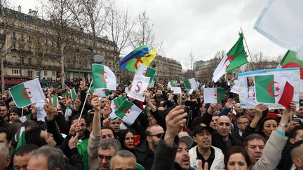 &nbsp;Des centaines de personnes ont manifeste place de la Republique a Paris, contre un cinquième mandat du president Algerien Abdelaziz Bouteflika. (?TATIF/WOSTOK PRESS / MAXPPP)