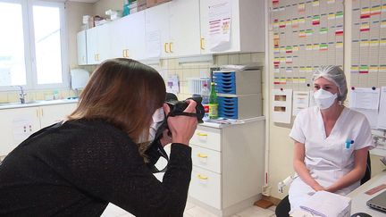 Vanessa Braunstedter, photographe-infirmière fixe le quotidien des soignants à l'hôpital de Mulhouse (France 3 Alsace)