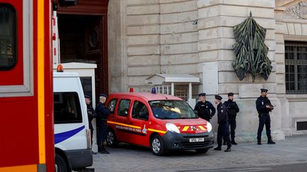 La préfecture de police de Paris, le 3 octobre 2019, juste après l'attaque. (GEOFFROY VAN DER HASSELT / AFP)