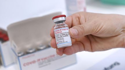 Une dose du vaccin Moderna dans un centre de vaccination à Freising (Allemagne), le 23 juin 2021.&nbsp; (FRANK HOERMANN / SVEN SIMON / AFP)