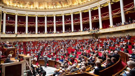 L'h&eacute;micycle de l'Assembl&eacute;e nationale lors de la s&eacute;ance de questions au gouvernement, le 27 mai 2014. (MAXPPP)