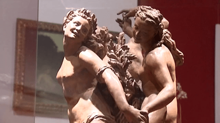 Les Trois Grâces (détail de l'oeuvre) de Jean-Baptiste Carpeaux / Exposition "Divines et Divas" au Mudo
 (France 3 / capture d&#039;écran)