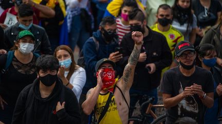 Des manifestants à Bogota, en Colombie, le 12 mai 2021, pour protester contre le gouvernement du président Ivan Duque. (SEBASTIAN BARROS / NURPHOTO / AFP)