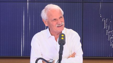 Yann Arthus-Bertrand, photographe et président de la fondation GoodPlanet, était l'invité de franceinfo le jeudi 27 juin 2019. (FRANCEINFO / RADIOFRANCE)