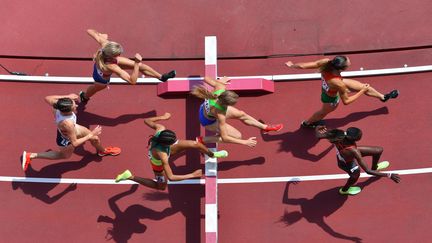 Who run the 3000 m steeple ? Girls ! (ANTONIN THUILLIER / AFP)