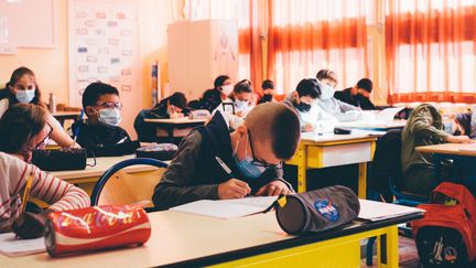 Une classe de CE2 dans une école de Nogent-sur-Oise (Oise), le 26 avril 2021. (DELPHINE LEFEBVRE / HANS LUCAS / AFP)