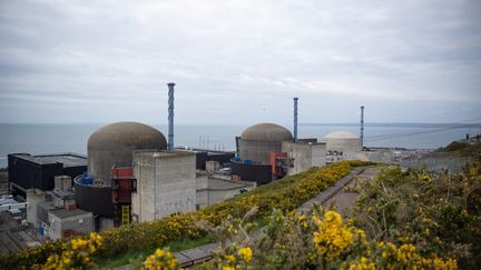 La centrale nucléaire de Flamanville (Manche), le 25 avril 2024. (LOU BENOIST / AFP)