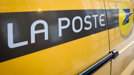 Le pr&eacute;sident de La Poste, Jean-Paul Bailly, a annonc&eacute; en mars 2012 l'ouverture d'"un cycle d'&eacute;coute et de dialogue sur la sant&eacute; et le bien-&ecirc;tre au travail". (LOIC VENANCE / AFP)