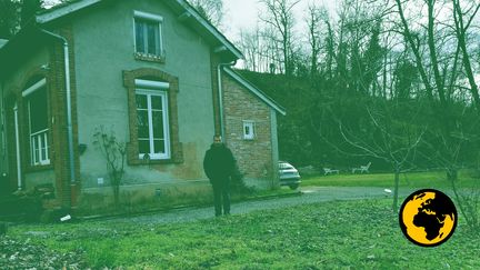 Emmanuel Feyeux devant sa maison à Ternand (Rhône), en janvier 2019. (DR)