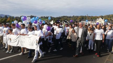 800 participants&nbsp;ont défilé dans les rues de Nay (Pyrénées-Atlantiques), le 17 octobre 2021, pour&nbsp;à saluer la mémoire de Mathis, 13 ans, mort après un malaise cardiaque&nbsp;quatre jour auparavant.&nbsp; (CORENTIN DEBUIRE / FRANCE BLEU BEARN BIGORRE)