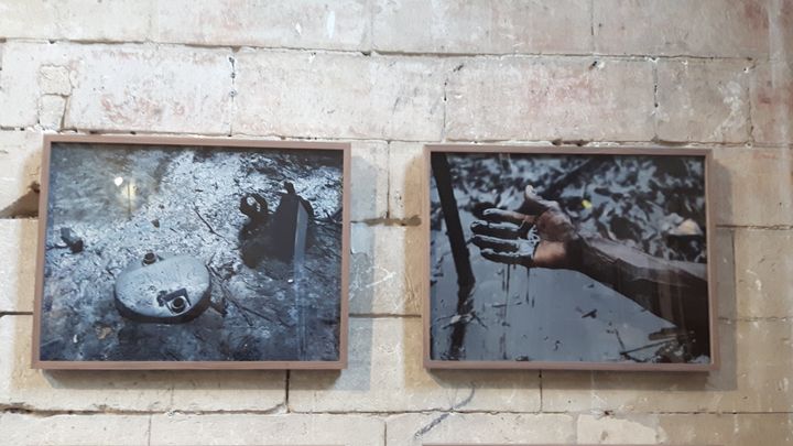 Au Nigeria, la catastrophe écologique provoquée par l'exploitation pétrolière. Exposition Datazone, aux Rencontres d'Arles (ANNE CHEPEAU / RADIO FRANCE)