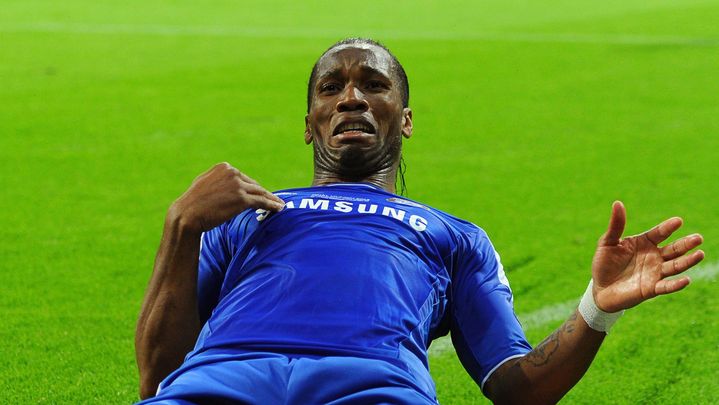 La joie de Didier Drogba, h&eacute;ros du match contre le Bayern, en finale de la Ligue des Champions, le 19 mai 2012. (THOMAS EISENHUTH / MAXPPP)