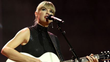 La chanteuse Taylor Swift lors&nbsp;des Nashville Songwriter Awards au Ryman Auditorium à Nashville, Tennessee, aux États-Unis, le 20 septembre 2022. (TERRY WYATT / AFP)