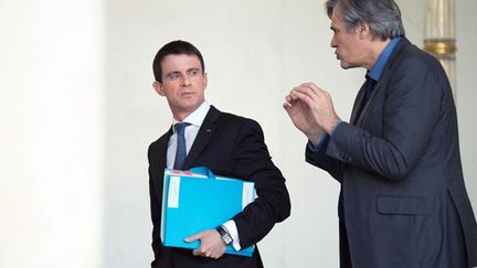 &nbsp; (Discussion Manuel Valls - Stéphane Le Foll à la sortie du Conseil des ministres mercredi © NIVIERE/SIPA)