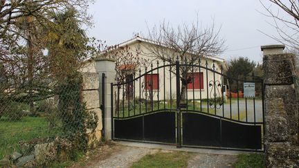 La victime a été retrouvée morte, poignardée à son domicile à Saint-Laurent-d'Arce (Gironde), le 3 mars 2023. (PHILIPPE BELHACHE / MAXPPP)