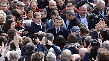 Emmanuel Macron à Fouras (Charente-Maritime), le 31 mars 2022. (LUDOVIC MARIN / AFP)