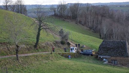 Le lieu où une randonneuse a été tuée par une balle perdue à Cassaniouze&nbsp;(Cantal), le 19 février 2022. (MAXPPP)