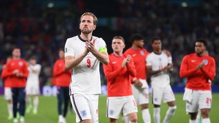 Battu avec l'Angleterre par l'Italie en finale de l'Euro 2021 le 11 juillet, Harry Kane est resté muet et n'a même pas tenté le moindre tir. (LAURENCE GRIFFITHS / AFP)