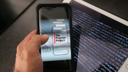 Des centaines d'hommes et femmes politiques, d'activistes, de journalistes et d'avocats ont&nbsp;vu leur téléphone infiltré par le logiciel espion Pegasus. (JEAN-FRANCOIS FREY / MAXPPP)