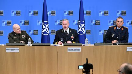 Des responsables de l'Otan tiennent une conférence de presse à Bruxelles (Belgique), le 18 janvier 2024. (DURSUN AYDEMIR / ANADOLU / AFP)