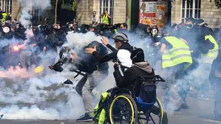 La manifestation parisienne du 1er-Mai dégénère.&nbsp; (ALAIN JOCARD / AFP)