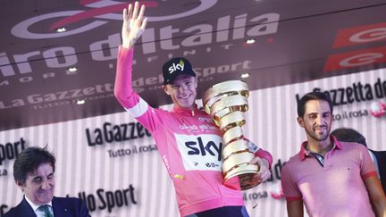 Le cycliste Britannique Chris Froome célèbre sa victoire sur le Tour d'Italie à Rome, le 27 mai 2018. (LUK BENIES / AFP)