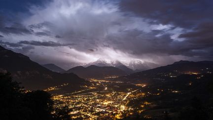 Dans un précédent bulletin, Météo-France a placé en vigilance orange la Manche, l'Ille-et-Vilaine et les Côtes-d'Armor, pour un risque de vents violents, dimanche à partir de 10 heures.