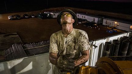 Chaque jour, 14.000 nouveaux emplois sont créés à Williston. Le taux de chômage y est de 1%, le plus bas des Etats-Unis.
 
Un ouvrier peut être embauché avec un salaire de 8000 dollars par mois. (Andrew Burton / Getty Images / AFP)