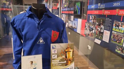 L'exposition "Allez les Bleus" au Musée du rugby à Twickenham (Royaume-Uni) en mars 2023. (RICHARD PLACE / RADIo FRANCE)