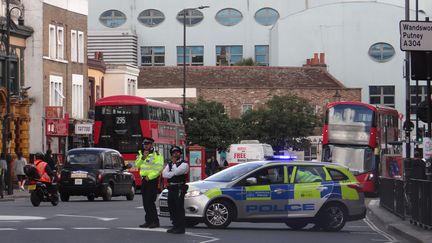 La police sécurise les alentours de la station de métro Parsons Green, à Londres, après une attaque à la bombe artisanale, le 15 septembre 2017. (STAISY MISHCHENKO / CITIZENSIDE / AFP)