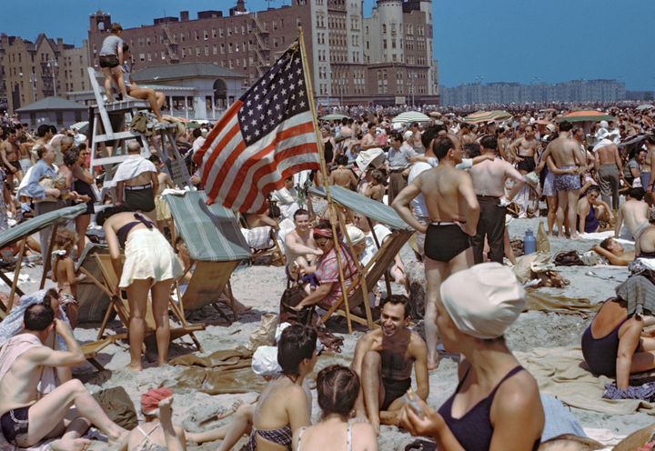 Foule à la plage, Coney Island, New York, USA, 1946
 (Paul Senn)