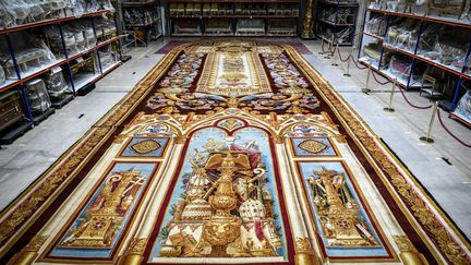 Le tapis de Notre-Dame de Paris, crée sous Louis-Philippe, a été sauvé et va être restauré (ici dans les réserves du Mobilier national à Paris, le 12 septembre 2019) (STEPHANE DE SAKUTIN / AFP)