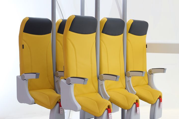 Le SkyRider 2.0 est une sorte de selle pour voyager presque debout en avion, pour des trajets inférieurs à une heure. (AVIOINTERIORS)