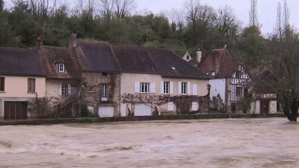 Crues : les habitants de Côte-d’Or et de Saône-et-Loire surpris par les intempéries (France 2)