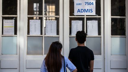 Après la grève de la surveillance des épreuves, des profs menacent de ne pas diffuser leurs notes (photo d'illustration). (AURELIEN MORISSARD / MAXPPP)