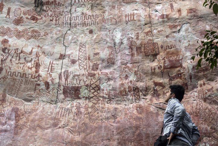 L'historien colombien Andres Lopez. Coilline Cerro Azul, Serrania La Lindosa, département de Guaviare. 
 (GUILLERMO LEGARIA / AFP)