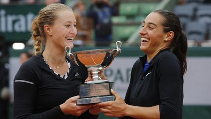 &nbsp; (Caroline Garcia à gauche et Kristina Mladenovic victorieuses du double à Roland-Garros ©)