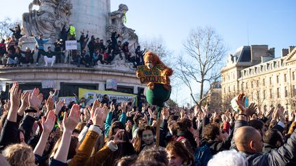 Des milliers de personnes ont défilé dans les rues de Paris pour la "Marche du siècle" pour le climat, le 16 mars 2019.&nbsp; (JULIETTE AVICE / HANS LUCAS / AFP)